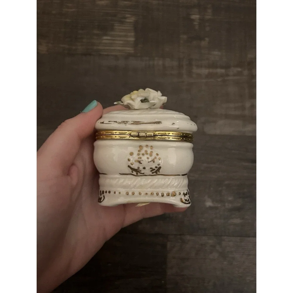 White Heart-Shaped Hinged Trinket Box w/ Rose Floral Lid & Gold Trim